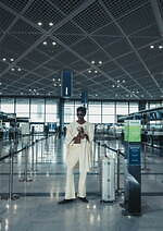 ラムロフ 2025年春夏コレクション、多民族が共存する空港を出発点に｜写真16