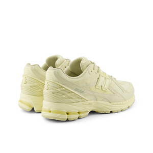 ニューバランス 1906「オフホワイト×シルバーメタリック」 New Balance 1906U 