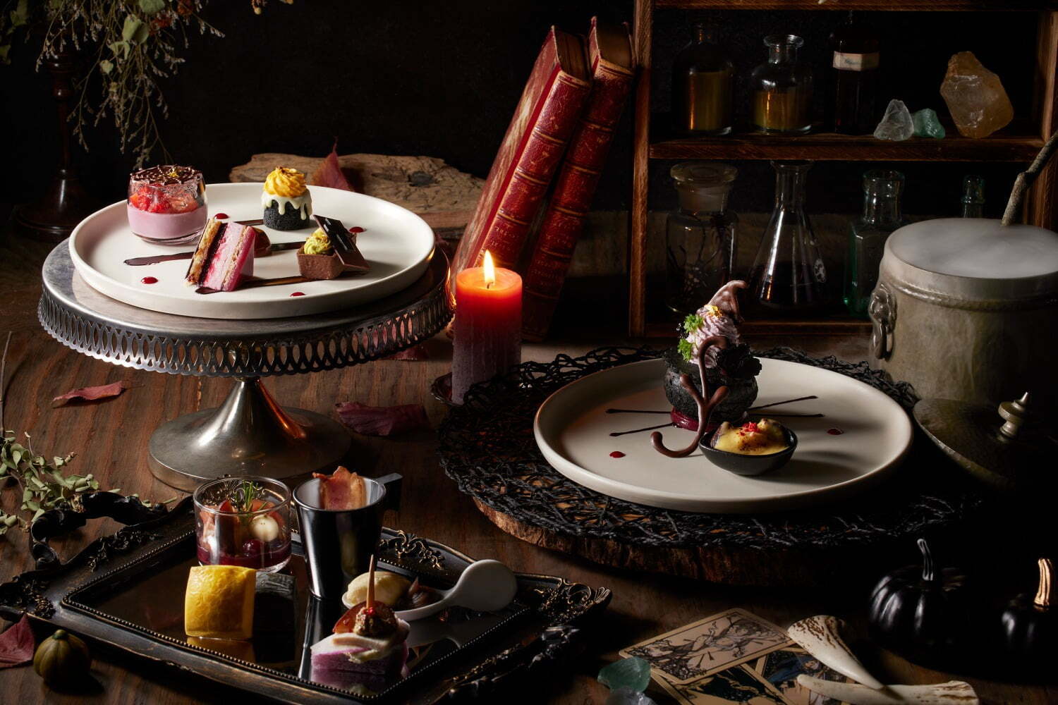 高級紅茶｜グランドニッコー東京 台場のハロウィンアフタヌーンティー、“魔女の帽子”付きシュークリームなど