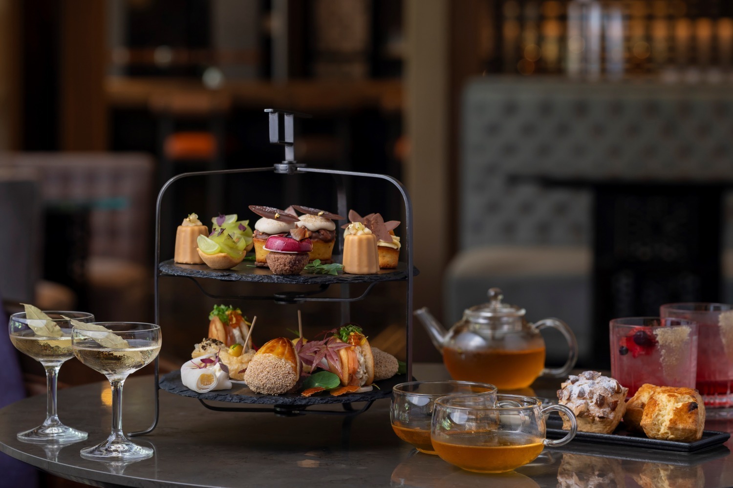 スコーン｜フォーシーズンズホテル京都の秋アフタヌーンティー、マスカットタルト＆“葉っぱチョコ”の洋梨ケーキ