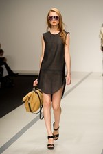 イーエーガーロンドン（Jaeger London)のモダンティッシュの世界　2011年春夏シーズンコレクション - ロンドン・ファッション・ウィーク｜写真7