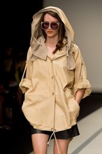 イーエーガーロンドン（Jaeger London)のモダンティッシュの世界　2011年春夏シーズンコレクション - ロンドン・ファッション・ウィーク｜写真11