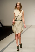 イーエーガーロンドン（Jaeger London)のモダンティッシュの世界　2011年春夏シーズンコレクション - ロンドン・ファッション・ウィーク｜写真12