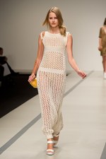 イーエーガーロンドン（Jaeger London)のモダンティッシュの世界　2011年春夏シーズンコレクション - ロンドン・ファッション・ウィーク｜写真17