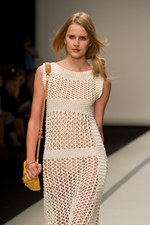 イーエーガーロンドン（Jaeger London)のモダンティッシュの世界　2011年春夏シーズンコレクション - ロンドン・ファッション・ウィーク｜写真18