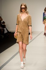 イーエーガーロンドン（Jaeger London)のモダンティッシュの世界　2011年春夏シーズンコレクション - ロンドン・ファッション・ウィーク｜写真19