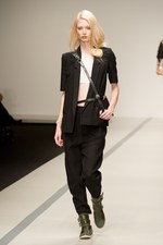 イーエーガーロンドン（Jaeger London)のモダンティッシュの世界　2011年春夏シーズンコレクション - ロンドン・ファッション・ウィーク｜写真29