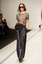 イーエーガーロンドン（Jaeger London)のモダンティッシュの世界　2011年春夏シーズンコレクション - ロンドン・ファッション・ウィーク｜写真34