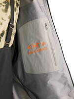 アークテリクス“サーモンの鱗”柄ジャケットや“木漏れ日”Tシャツ、カナダ先住民マスキーム族を着想源に｜写真2