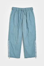 ブラン ワイエム 24年秋冬、ドライな“クリスピーナイロン”のトレンチコートやアノラックパーカ｜写真14