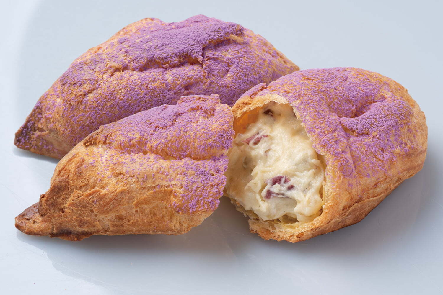 紫芋｜ビアードパパ“まるで焼き芋”限定シュークリーム、「なると金時」皮ごと使用のほくほくクリーム入り