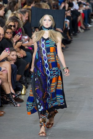 ミッソーニ（MISSONI)のポップで美しい色彩のコレクション、2011年春夏コレクション - ミラノ・ファッション・ウィーク｜写真1