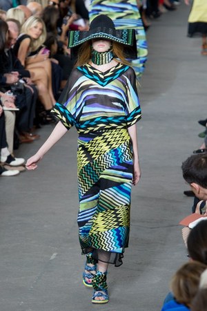 ミッソーニ（MISSONI)のポップで美しい色彩のコレクション、2011年春夏コレクション - ミラノ・ファッション・ウィーク｜写真18