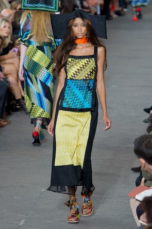 ミッソーニ（MISSONI)のポップで美しい色彩のコレクション、2011年春夏コレクション - ミラノ・ファッション・ウィーク｜写真19