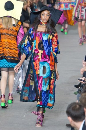 ミッソーニ（MISSONI)のポップで美しい色彩のコレクション、2011年春夏コレクション - ミラノ・ファッション・ウィーク｜写真24
