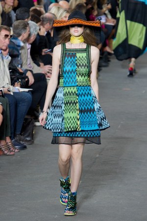 ミッソーニ（MISSONI)のポップで美しい色彩のコレクション、2011年春夏コレクション - ミラノ・ファッション・ウィーク｜写真35
