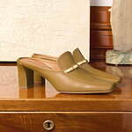 トッズ24年秋冬、ミニマルなレザーローファーやスリット入りレザーバッグ - 東京・大阪の限定ストアで｜写真3