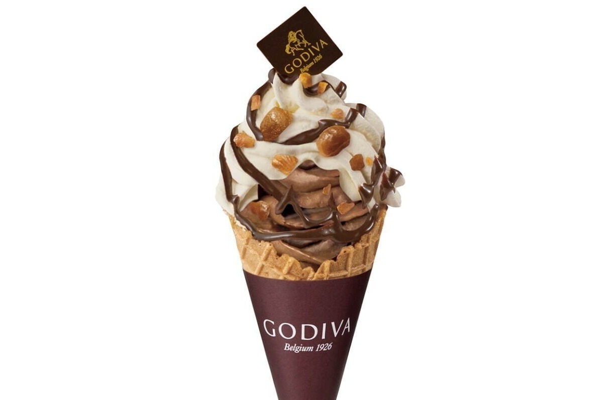 ゴディバの持ち歩ける“特大”ソフトクリーム「メガパフェ」秋限定マロン×とろ～りチョコソースで