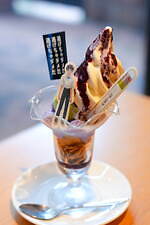 「エヴァンゲリオン大博覧会」六本木ミュージアムでコラボカフェ、“名セリフ”着想のパフェやドリンク｜写真1