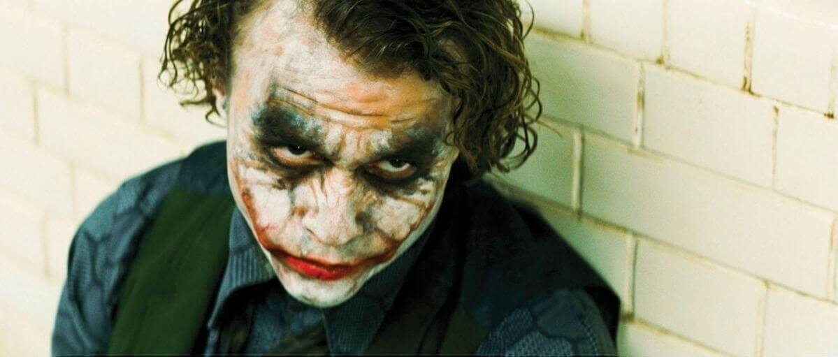 『ダークナイト』
BATMAN and all related characters and elements are trademarks of and © DC Comics. © 2008 Warner Bros. Entertainment Inc. All Rights Reserved.