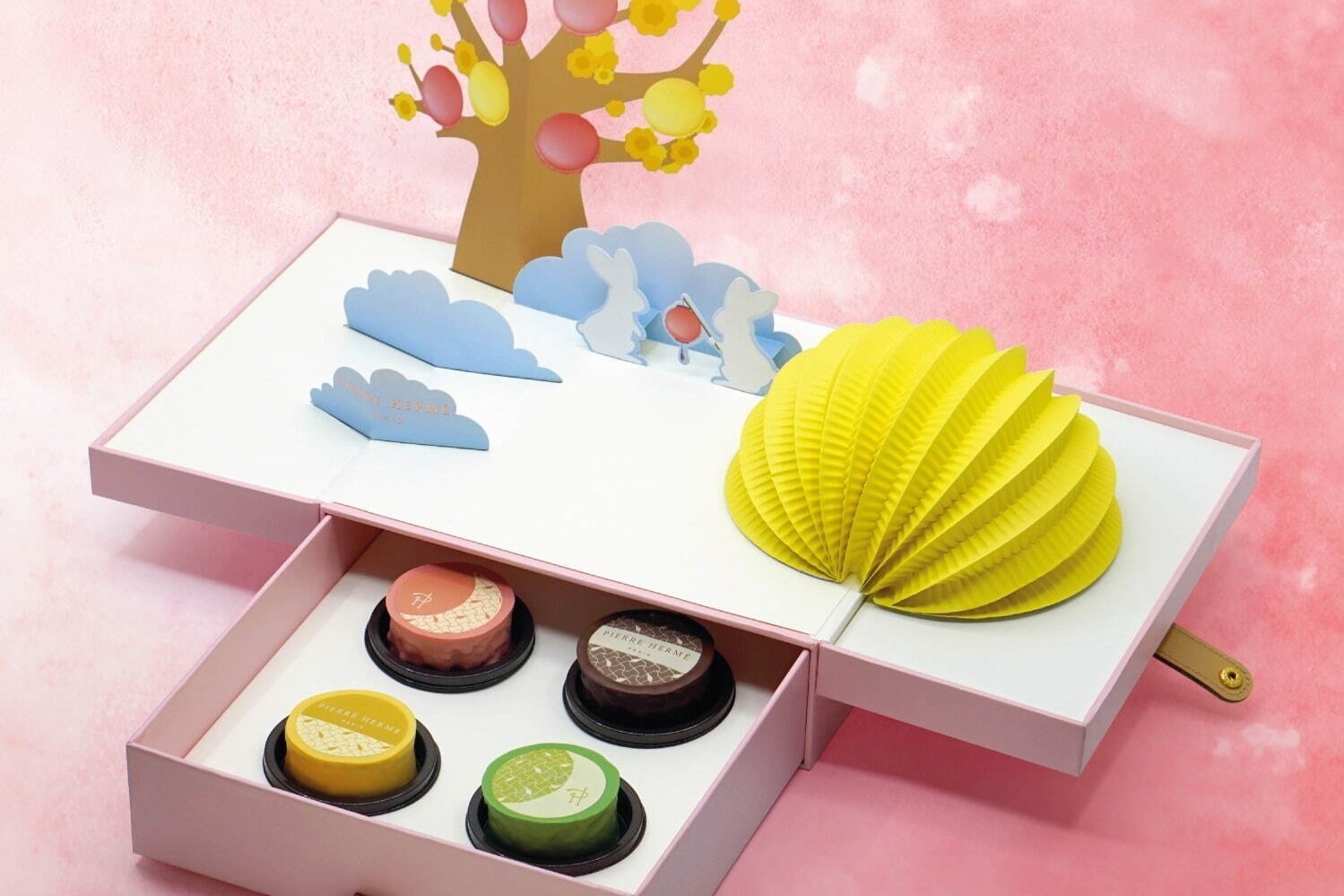 LA PATISSERIE DE Pierre Herme(ピエール・エルメ） Pierre Hermé Paris - Japon | ピエール・エルメ・パリ 青山15