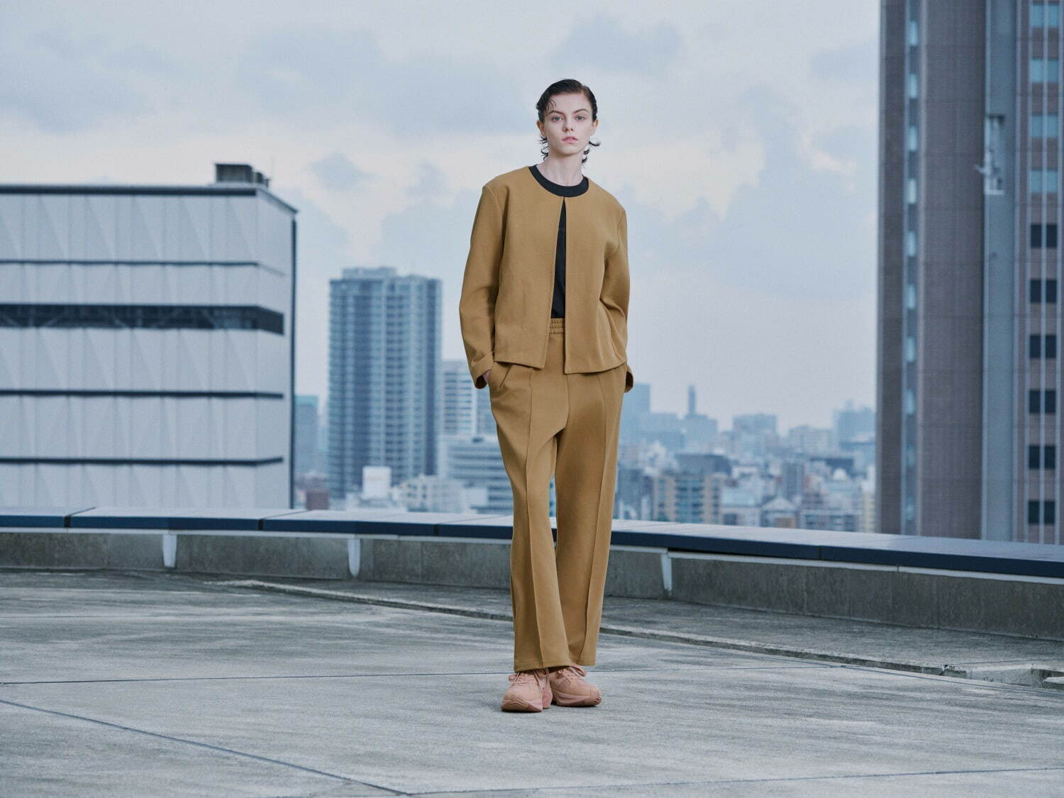 ニューバランス MET24 セットアップ XL 紺色 the city スーツ