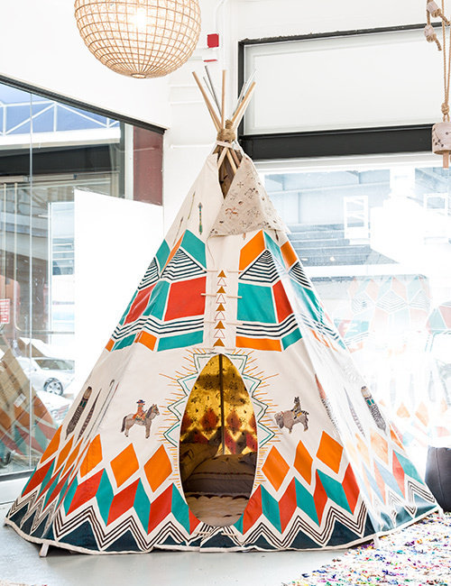 絵刺繍雑貨が人気！「コーラル＆タスク」が日本初の限定ストアを代官山に｜写真2