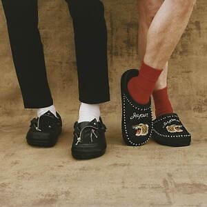 ビームス トラ刺繍 クロックス BEAMS crocs - メルカリ