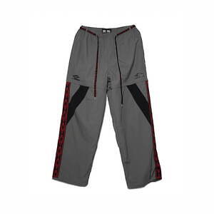 コグノーメン×アンブロのコラボウェア、“パロディロゴ入り”セットアップやシルバーのゲームシャツ|写真11