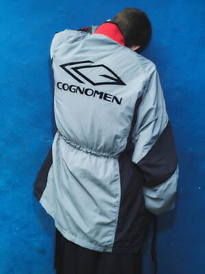 コグノーメン×アンブロのコラボウェア、“パロディロゴ入り”セットアップやシルバーのゲームシャツ|写真24