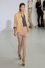 アン ヴァレリー アッシュのスーパー・フェミニンな新コレクション：パリ・ファッション・ウィーク｜写真3