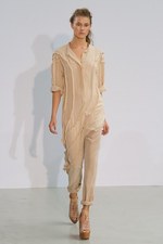 アン ヴァレリー アッシュのスーパー・フェミニンな新コレクション：パリ・ファッション・ウィーク｜写真4