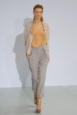 アン ヴァレリー アッシュのスーパー・フェミニンな新コレクション：パリ・ファッション・ウィーク｜写真5