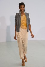 アン ヴァレリー アッシュのスーパー・フェミニンな新コレクション：パリ・ファッション・ウィーク｜写真6