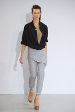 アン ヴァレリー アッシュのスーパー・フェミニンな新コレクション：パリ・ファッション・ウィーク｜写真19