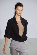 アン ヴァレリー アッシュのスーパー・フェミニンな新コレクション：パリ・ファッション・ウィーク｜写真20