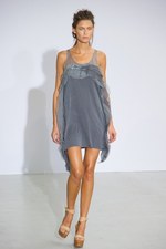 アン ヴァレリー アッシュのスーパー・フェミニンな新コレクション：パリ・ファッション・ウィーク｜写真23