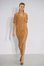 アン ヴァレリー アッシュのスーパー・フェミニンな新コレクション：パリ・ファッション・ウィーク｜写真29