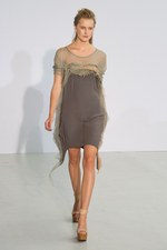 アン ヴァレリー アッシュのスーパー・フェミニンな新コレクション：パリ・ファッション・ウィーク｜写真31