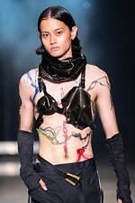 ヴィルドホワイレン 2025年春夏コレクション - 完全なる自分自身｜写真24