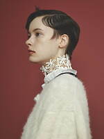 ミュベール24年秋冬ニットウェア、ポンポンが覆うツイードジャケット＆ペプラムカーディガン｜写真30