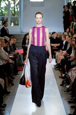 ジル・サンダーのクチュールライクな2011年春夏コレクション：ミラノ コレクション｜写真14