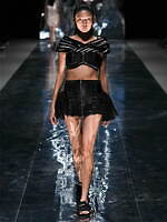 セイヴソン 2025年春夏コレクション - 現代社会の歪んだ現実を表現｜写真12