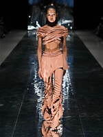 セイヴソン 2025年春夏コレクション - 現代社会の歪んだ現実を表現｜写真1