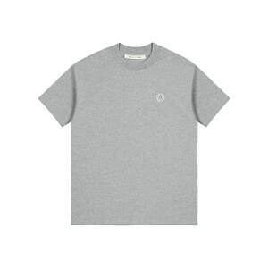 1017 アリクス 9SMのメンズTシャツやフーディー、落ち着いた“不均一”トーナルカラーで｜写真9