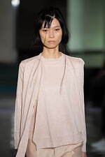 ピリングス 2025年春夏コレクション - そこにあるものに目を凝らして、古井由吉の作品に着想｜写真2