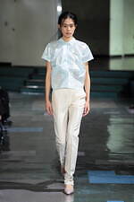 ピリングス 2025年春夏コレクション - そこにあるものに目を凝らして、古井由吉の作品に着想｜写真24