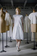 ミントデザインズ 2025年春夏コレクション - モノクロの世界に浮かび上がる創造力｜写真9