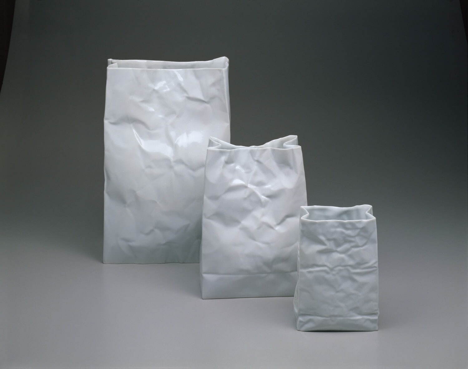 小松誠 《Crinkle Series スーパーバッグ K1、K2、K3》 1975年
国立工芸館蔵 撮影:アローアートワークス