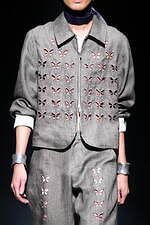 ヘオース 2025年春夏コレクション - 戦禍の絶望に見る悪夢｜写真11